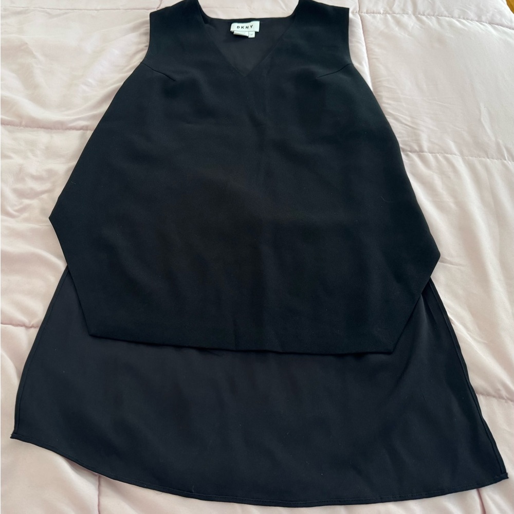 DKNY Black silk triacetate blend V-neck long hi low cross back blouse, size XS